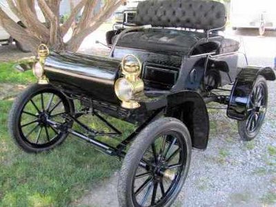 1904 curved dash Oldsmobile front view 1904 curved dash Oldsmobile front view