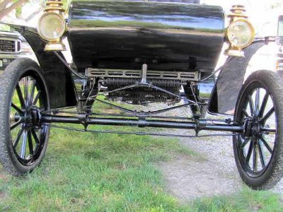 1904 curved dash Oldsmobile front view 1904 curved dash Oldsmobile front view