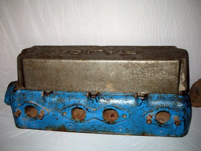 head with valve cover in place / exhaust side head with valve cover in place / exhaust side